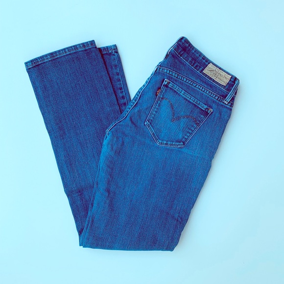 Levi's Denim - $5 FINAL SALE‼️ Levi’s SF Denim Curve Jeans